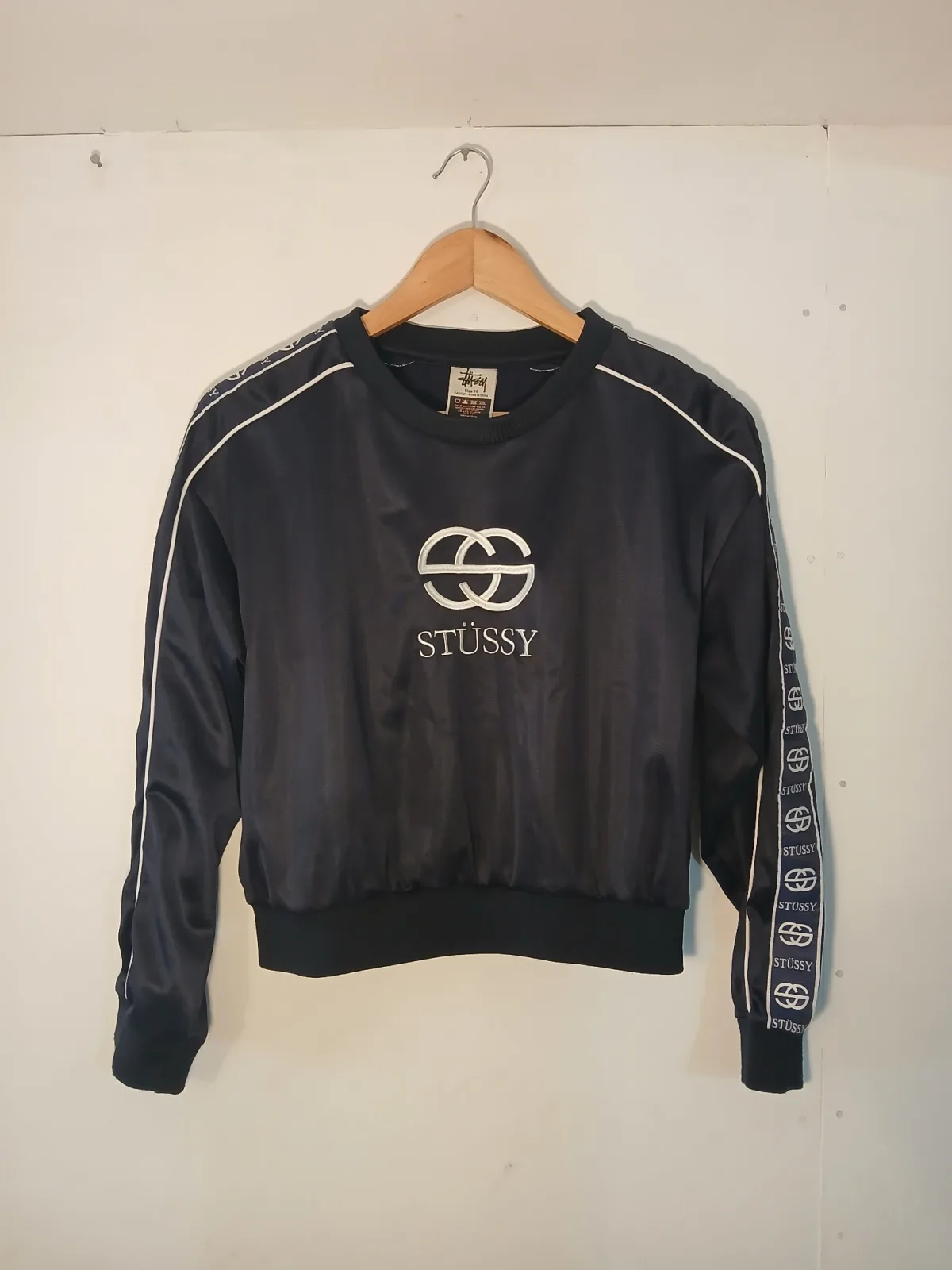 Stüssy Cropped Crew Jumper – Size 10 – Navy
